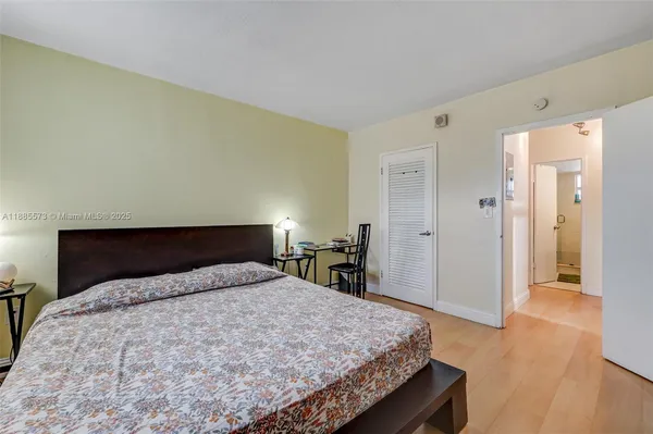 a view of entryway with bathroom