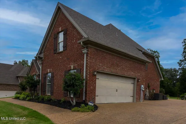 $457,900 | 1828 West Keenlan Drive, Hernando, MS 38632