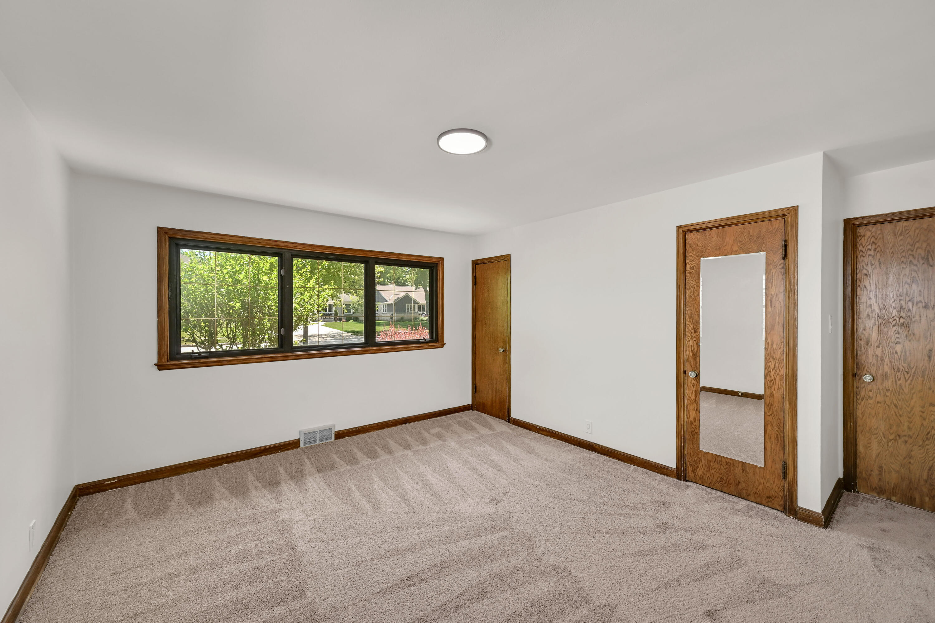 6319 North Bay Ridge Avenue Whitefish Bay, WI 53217 - Photo 17 of 34 DZ6329-15