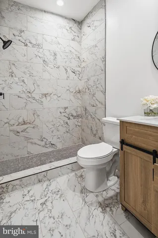 a bathroom with a toilet and a shower