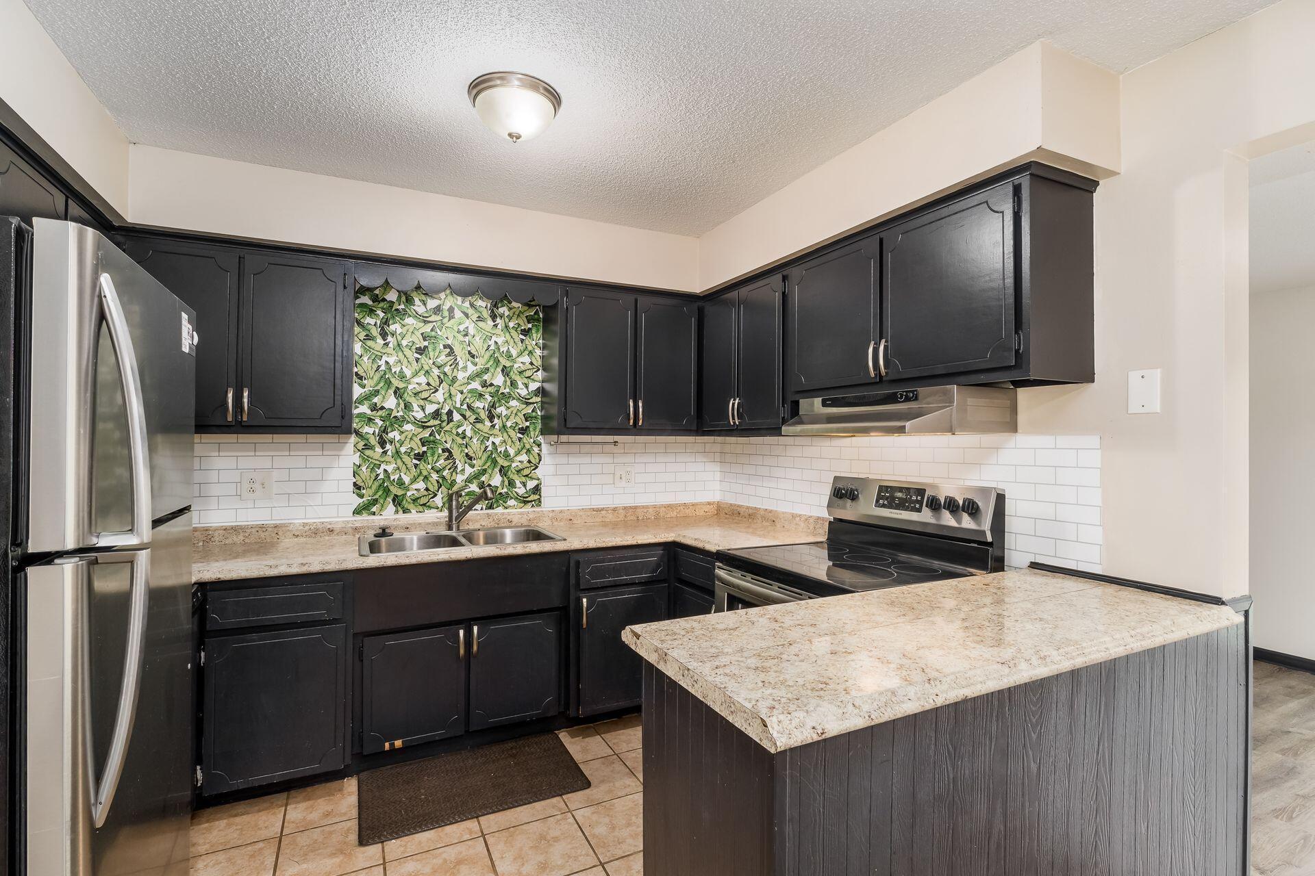 2594 Hubbell Road Columbus, OH 43232 - Photo 8 of 26 Kitchen