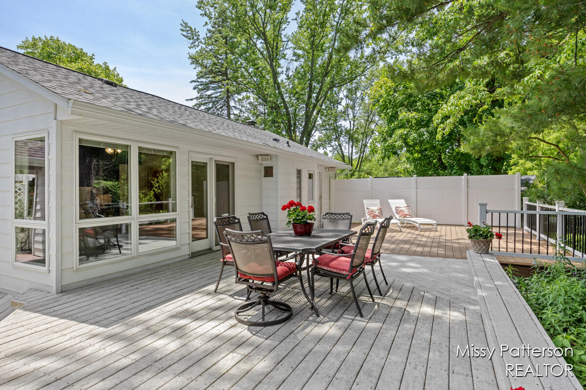 6257 Cascade Road Southeast Grand Rapids, MI 49546 - Photo 18 of 35 Trex Deck