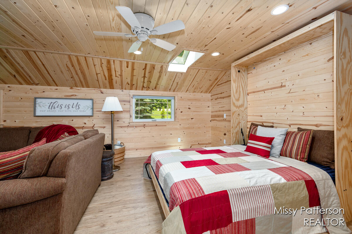 6257 Cascade Road Southeast Grand Rapids, MI 49546 - Photo 21 of 35 Murchy Bed