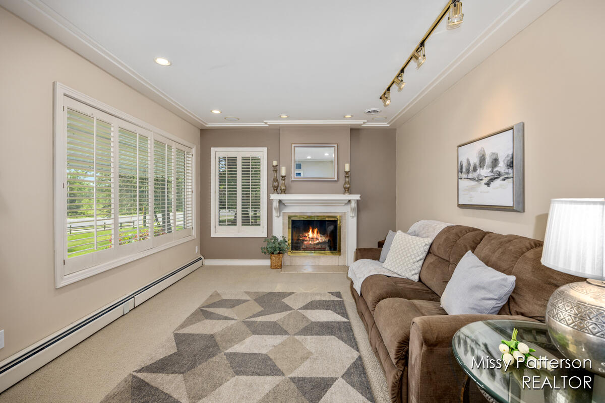 6257 Cascade Road Southeast Grand Rapids, MI 49546 - Photo 5 of 35 Plantation Shutters