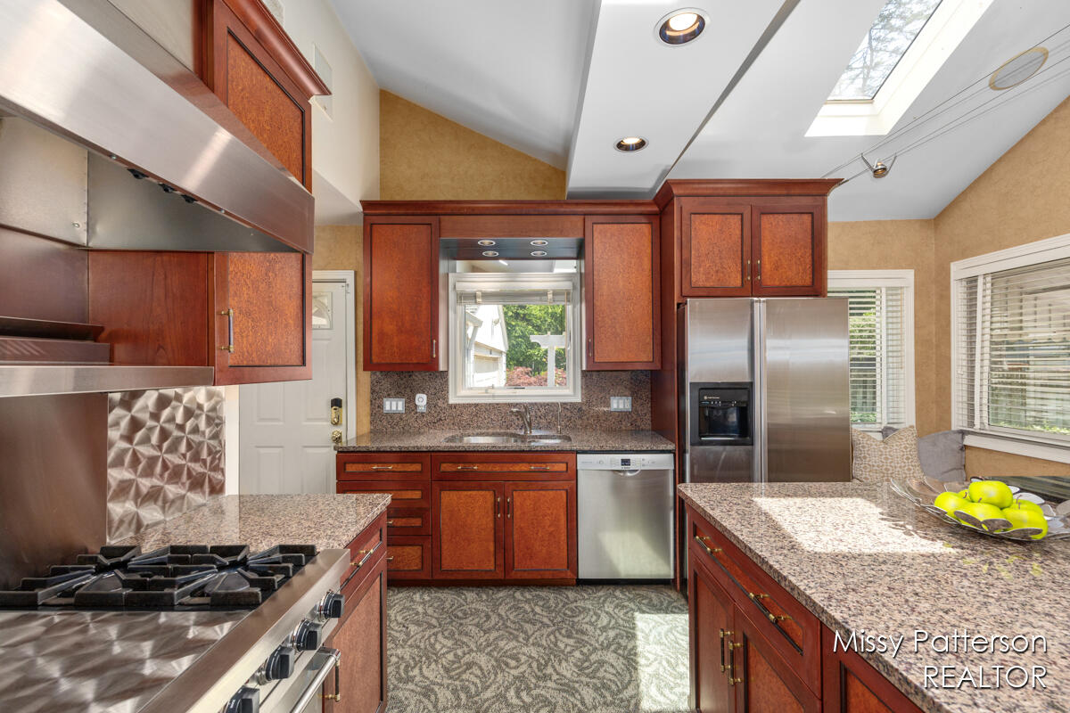 6257 Cascade Road Southeast Grand Rapids, MI 49546 - Photo 8 of 35 Open Kitchen
