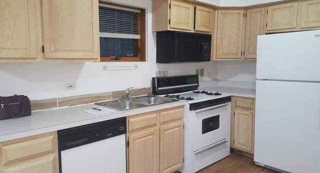 $2,100 | 1520 West Superior Street, Unit G, Chicago, IL 60642