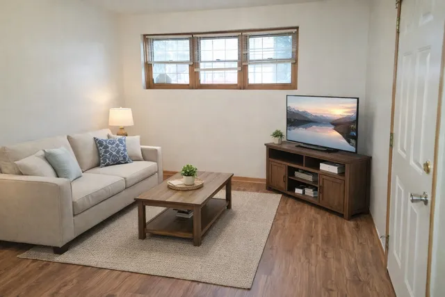 $2,100 | 1520 West Superior Street, Unit G, Chicago, IL 60642