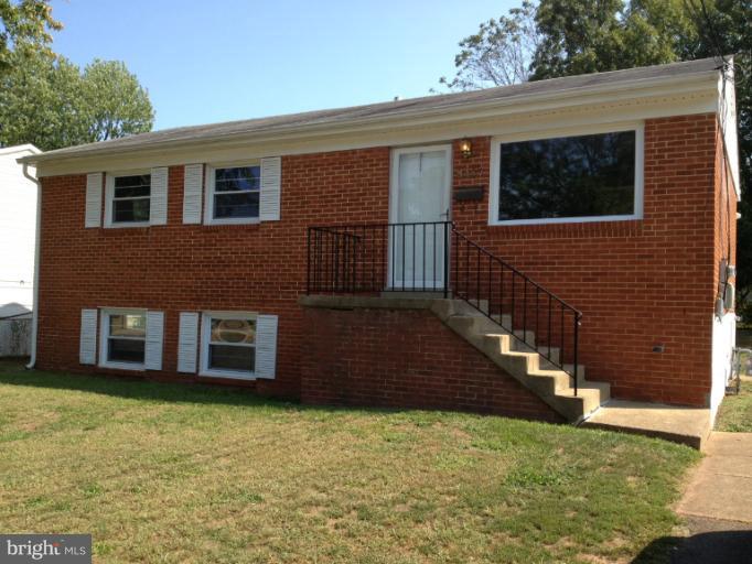 9417 Blackstone Road Manassas, VA 20110 - Photo 2 of 12 Exterior (Front)