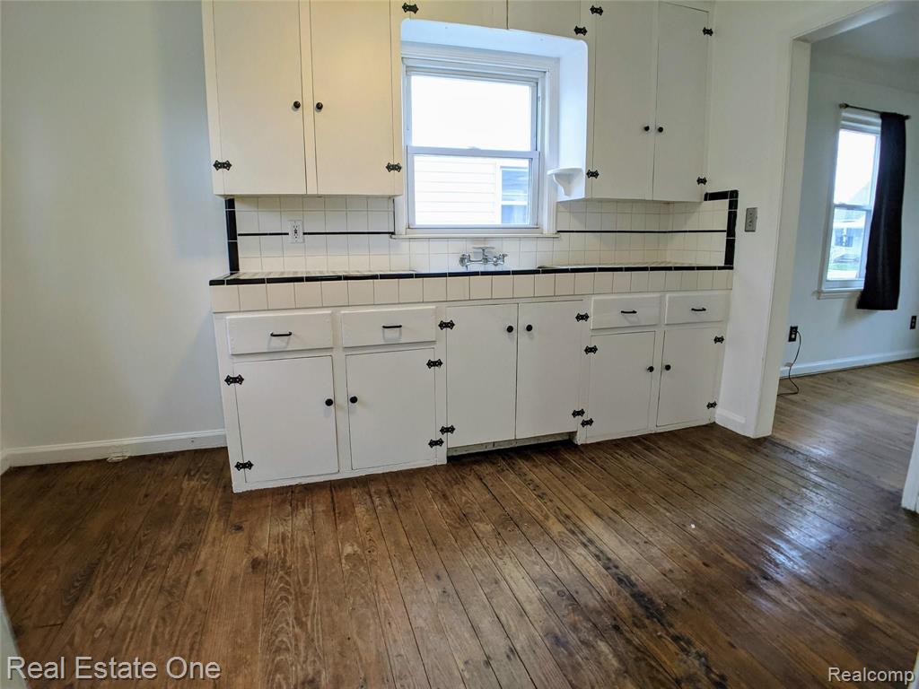 24501 Union Street Dearborn, MI 48124 - Photo 9 of 20