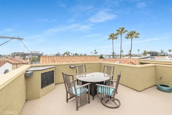 $2,200,000 | 5580 East St Irmo Walk, Long Beach, CA 90803