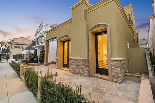 $2,200,000 | 5580 East St Irmo Walk, Long Beach, CA 90803