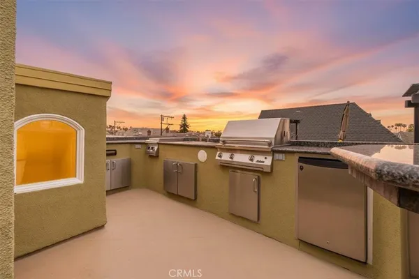 $2,200,000 | 5580 East St Irmo Walk, Long Beach, CA 90803