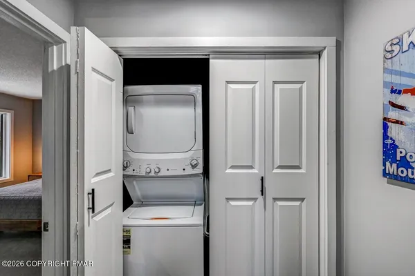 $525,000 | 59 Midway Cir Lake, Lake Harmony, PA 18624