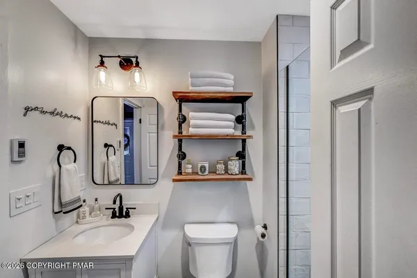 $525,000 | 59 Midway Cir Lake, Lake Harmony, PA 18624