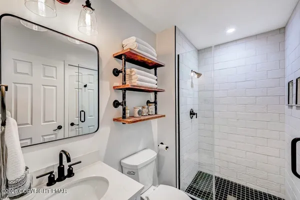 $525,000 | 59 Midway Cir Lake, Lake Harmony, PA 18624