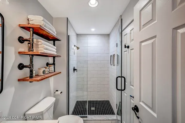 $525,000 | 59 Midway Cir Lake, Lake Harmony, PA 18624