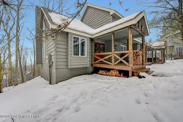 $525,000 | 59 Midway Cir Lake, Lake Harmony, PA 18624