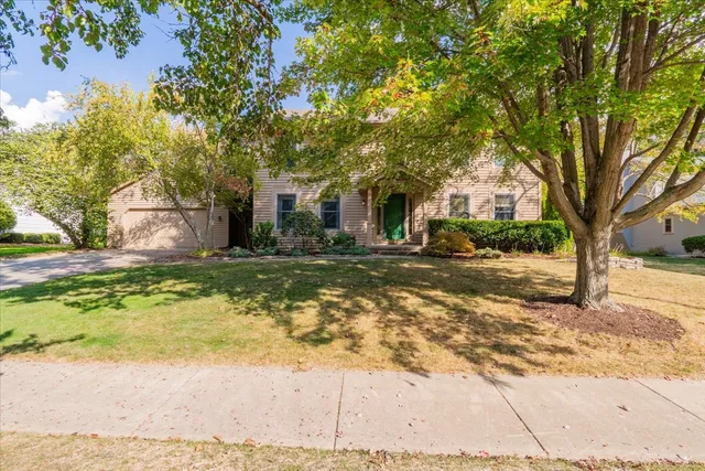 $399,900 | 10 Inverness Drive, Bloomington, IL 61701