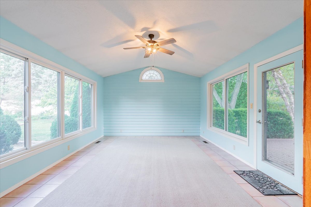10 Inverness Drive Bloomington, IL 61701 - Photo 20 of 43 a view of an empty room with a window