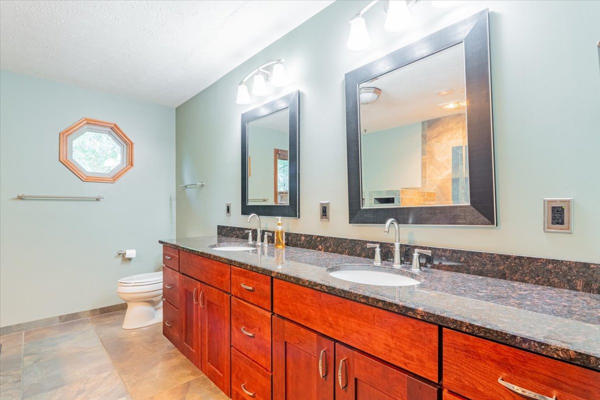 10 Inverness Drive Bloomington, IL 61701 - Photo 23 of 43 a bathroom with 2 sink and a mirror with toilet