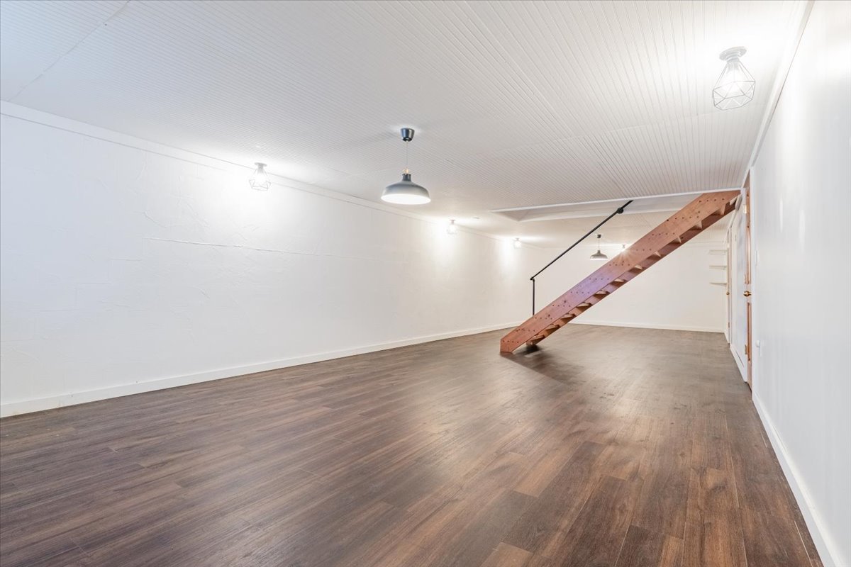 10 Inverness Drive Bloomington, IL 61701 - Photo 34 of 43 an empty room with wooden floor and staircase