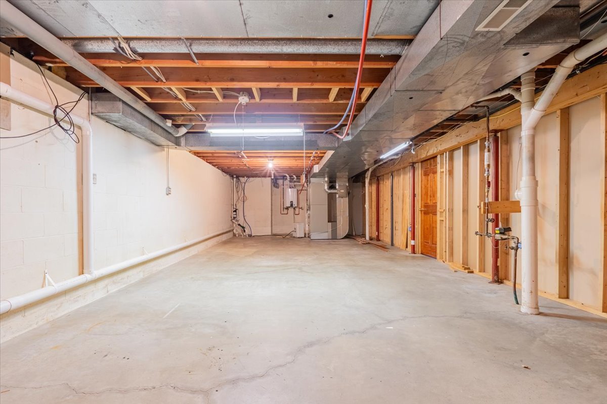 10 Inverness Drive Bloomington, IL 61701 - Photo 35 of 43 a view of large room