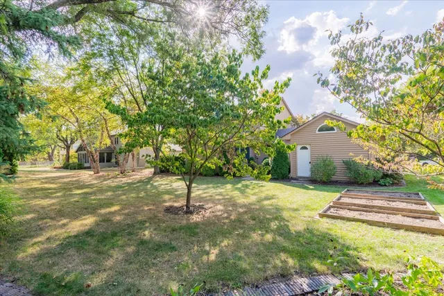 $399,900 | 10 Inverness Drive, Bloomington, IL 61701