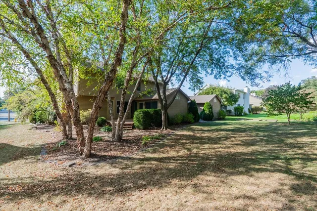 $399,900 | 10 Inverness Drive, Bloomington, IL 61701