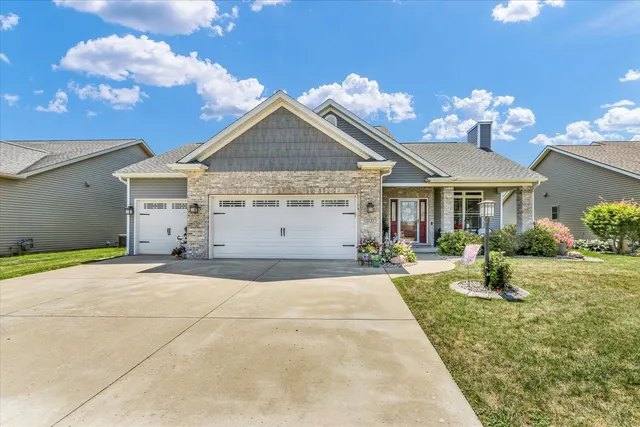$559,900 | 1121 Declaration Drive, Savoy, IL 61874