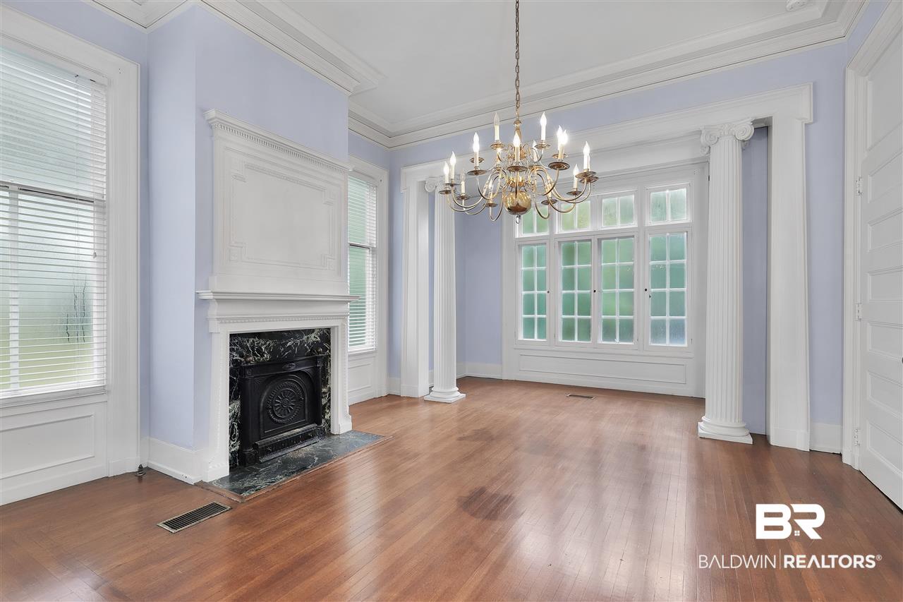 1108 Government Street Mobile, AL 36604 - Photo 7 of 49 Elegant Pillars