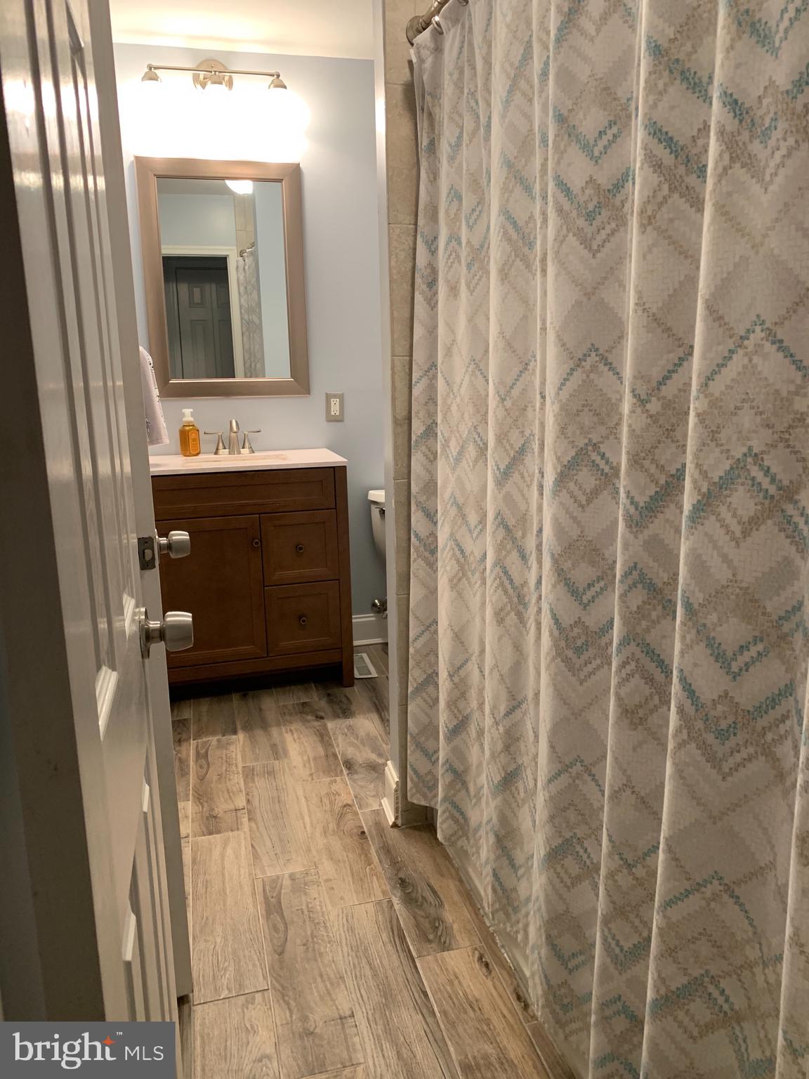 210 Greendale Road Philadelphia, PA 19154 - Photo 17 of 21 Bathroom