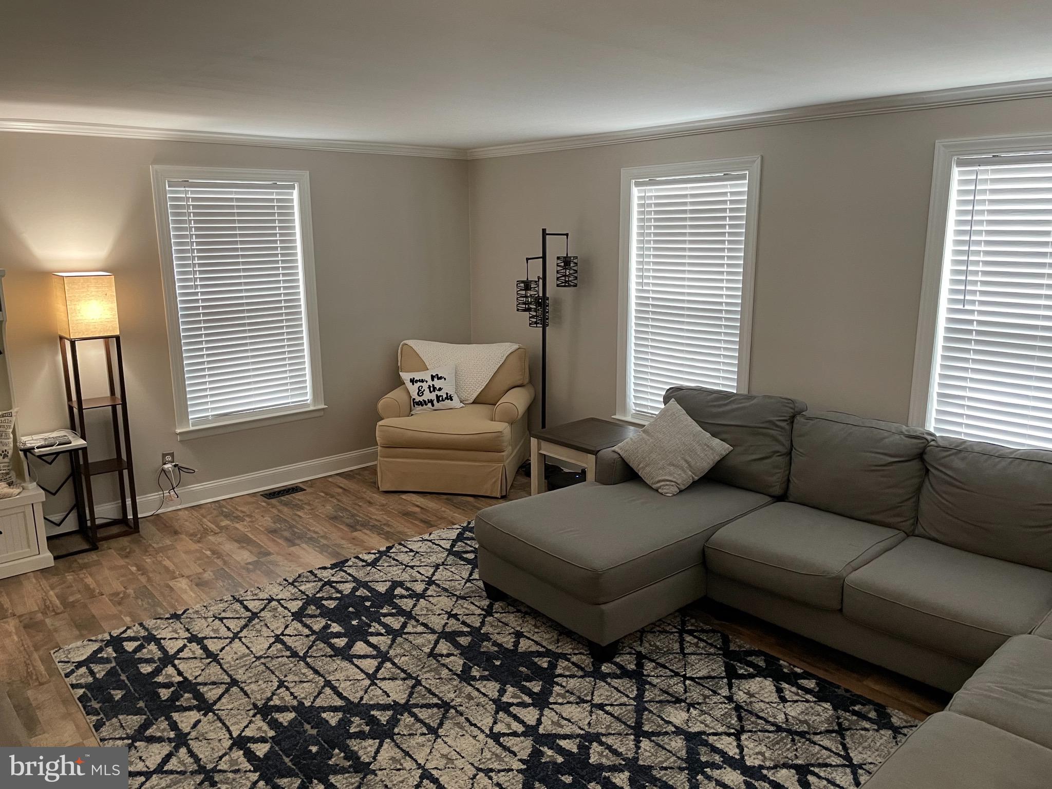 210 Greendale Road Philadelphia, PA 19154 - Photo 8 of 21 Living Room