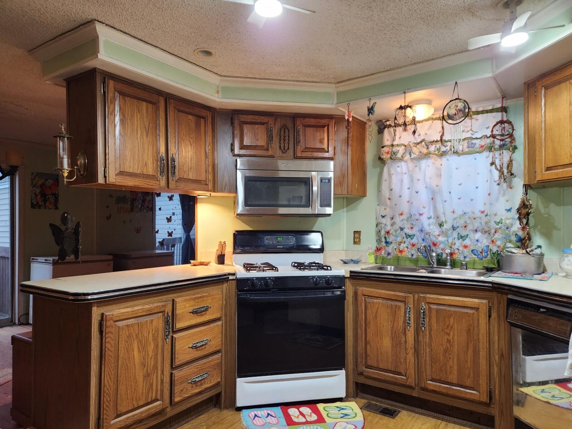 1281 East Pontaluna Road, Unit 35 Norton Shores, MI 49456 - Photo 3 of 12 thumbnail_1000026019