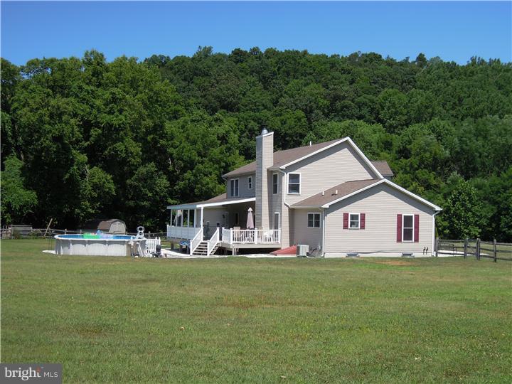 300 Maple Lane Riegelsville, PA 18077 - Photo 20 of 25 Exterior Side