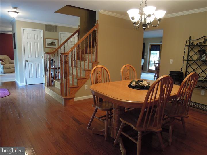 300 Maple Lane Riegelsville, PA 18077 - Photo 3 of 25 Foyer