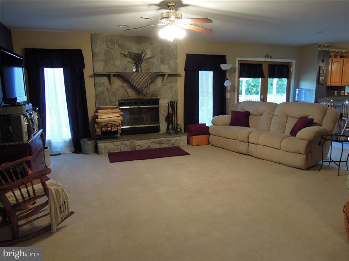 300 Maple Lane Riegelsville, PA 18077 - Photo 8 of 25 Family Room