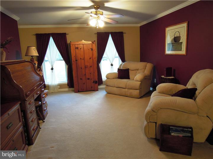 300 Maple Lane Riegelsville, PA 18077 - Photo 9 of 25 Living Room