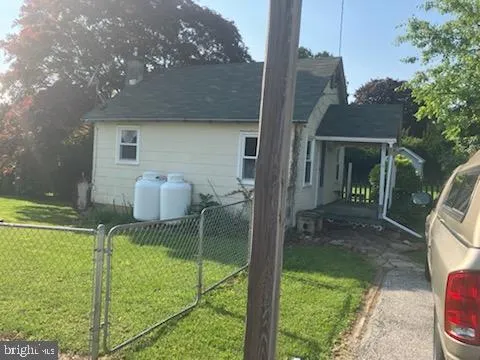 a view of house with a yard