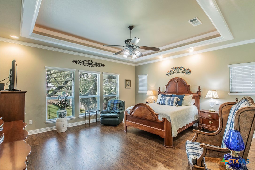 1735 Alta Vista Loop Temple, TX 76502 - Photo 14 of 41 Primary Suite