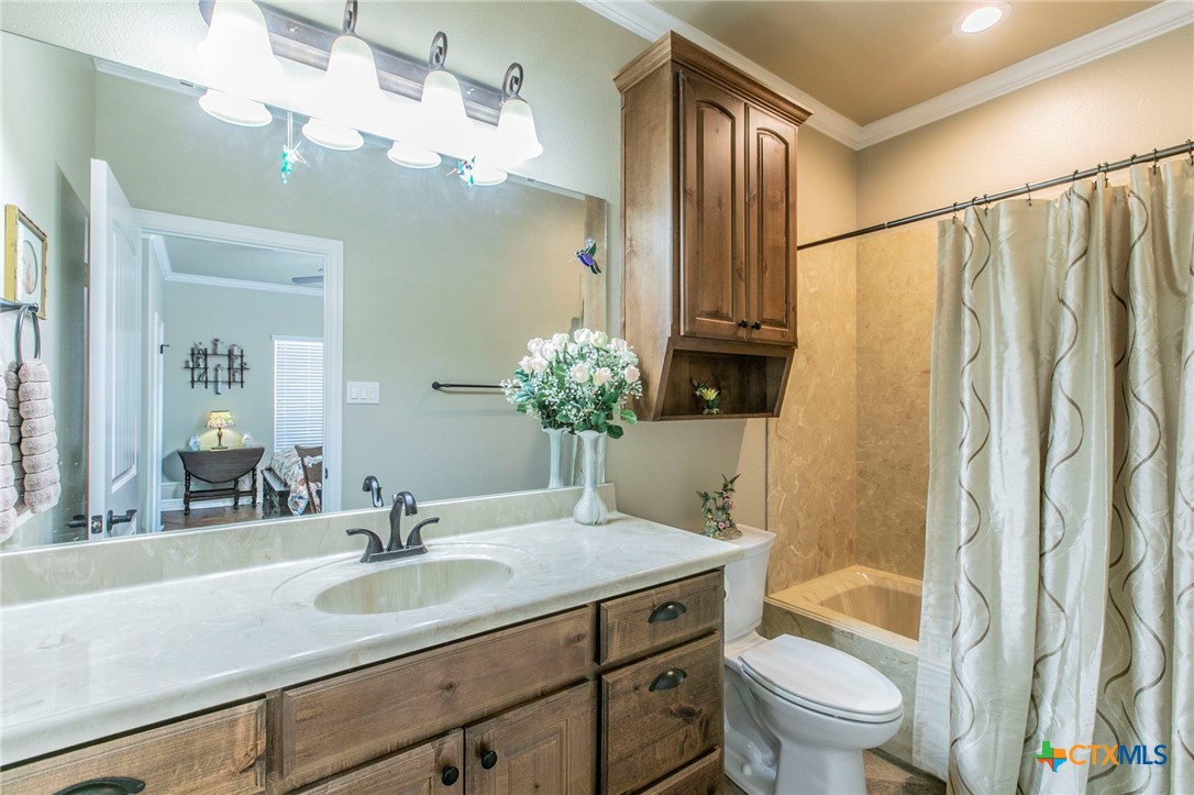 1735 Alta Vista Loop Temple, TX 76502 - Photo 22 of 41 Bathroom attached to Secondary Bedroom #2