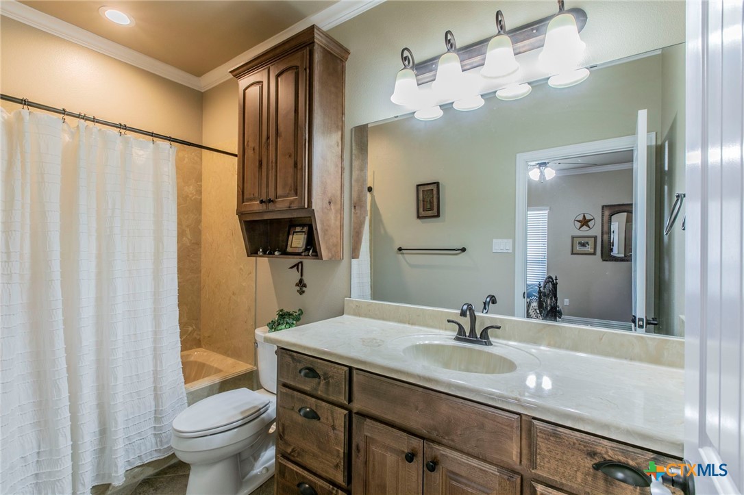1735 Alta Vista Loop Temple, TX 76502 - Photo 25 of 41 Secondary Bedroom #3 attached full bathroom