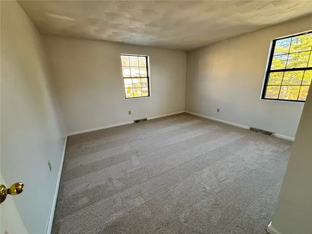 $309,900 | 402 Pinewood Drive, Smithfield, RI 02917