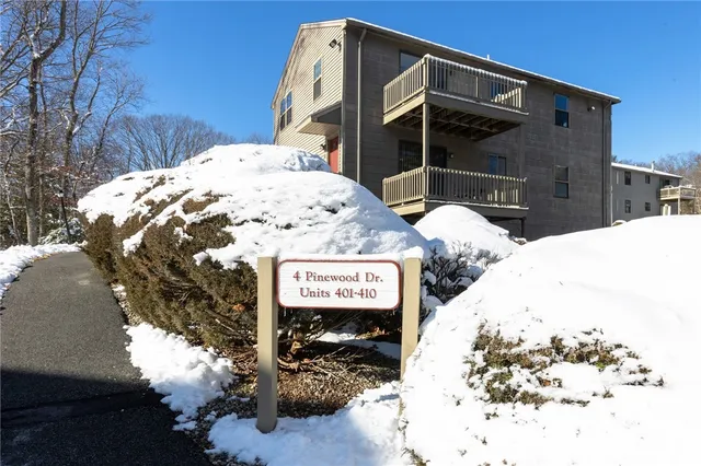 $299,900 | 402 Pinewood Drive, Smithfield, RI 02917