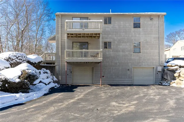$299,900 | 402 Pinewood Drive, Smithfield, RI 02917