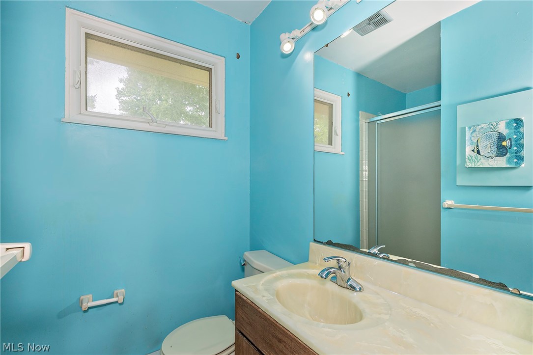 5339 East Heisley Road Mentor, OH 44060 - Photo 16 of 24 Includes a shower
