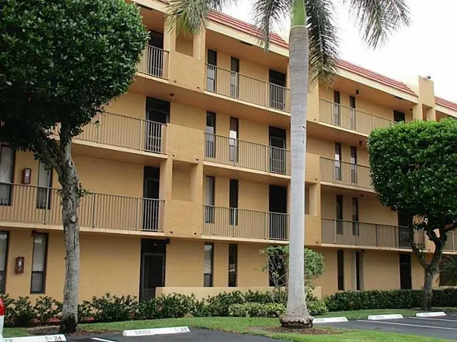 $1,795 | 6010 Coral Lake Drive, Unit 110, Margate, FL 33063