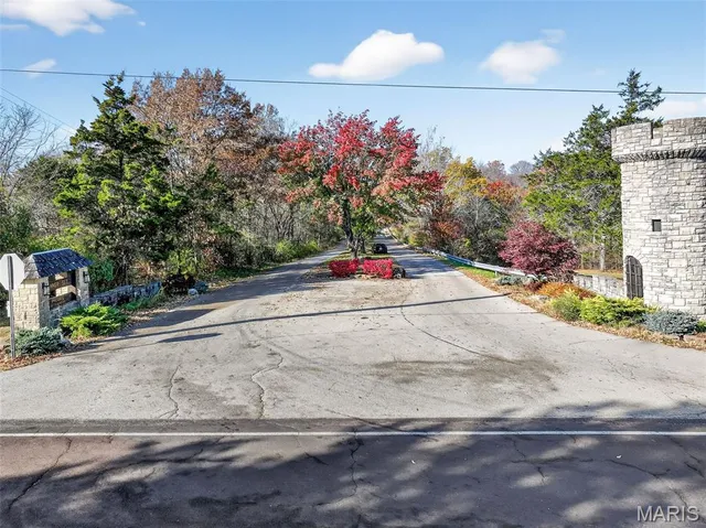 $224,900 | 320 Constitution Avenue, De Soto, MO 63020