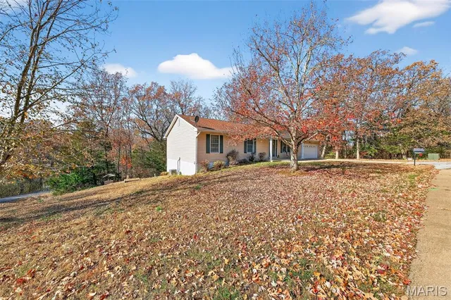 $224,900 | 320 Constitution Avenue, De Soto, MO 63020