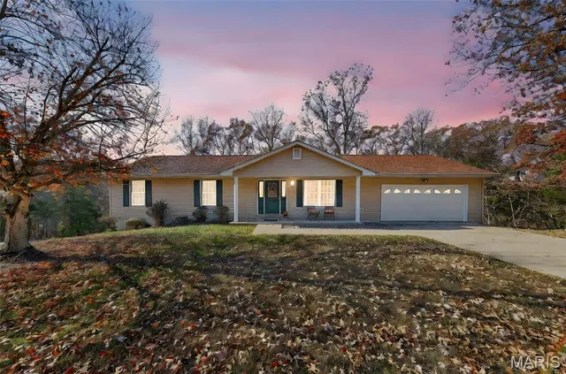 $224,900 | 320 Constitution Avenue, De Soto, MO 63020