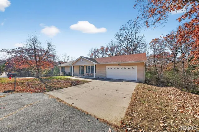 $224,900 | 320 Constitution Avenue, De Soto, MO 63020
